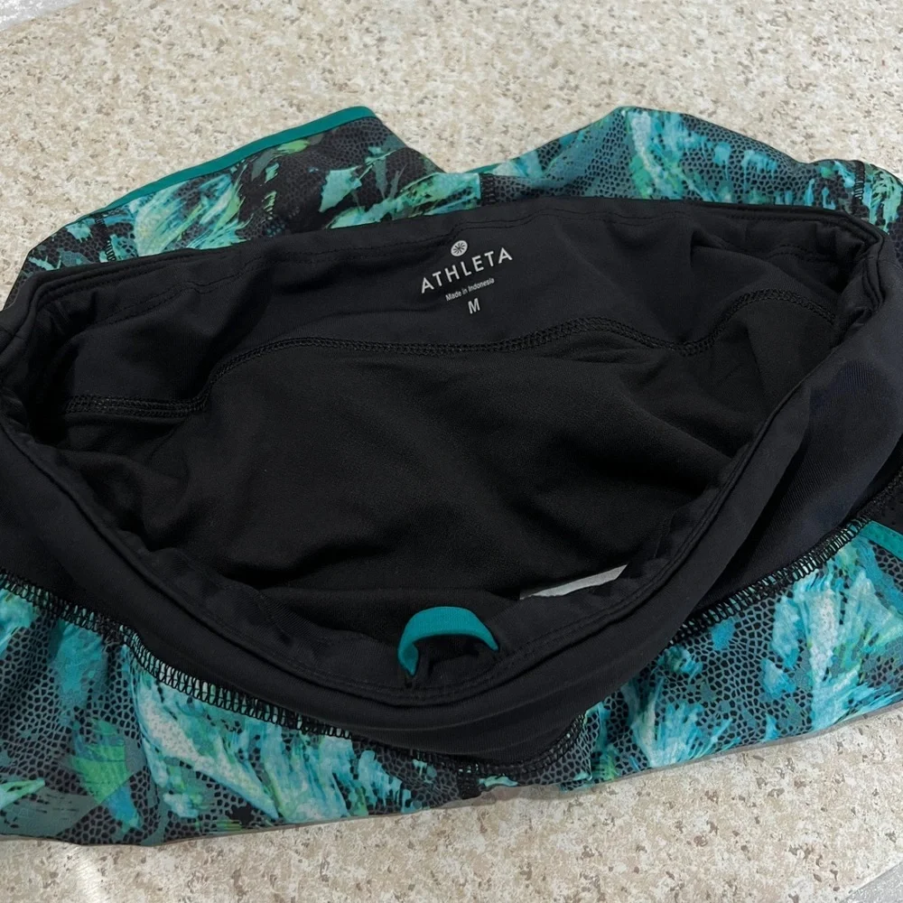 Athleta Track This Run Shorts Napali Tropical Green Teal Black Size Medium - Picture 13 of 14